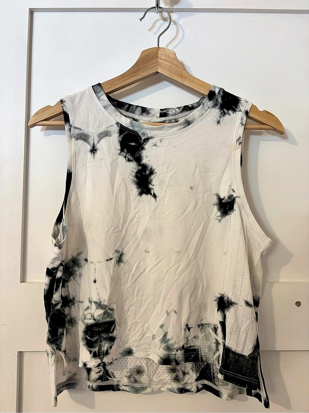 BNWT Lululemon Train to Be Tank - Shibori - Size 4